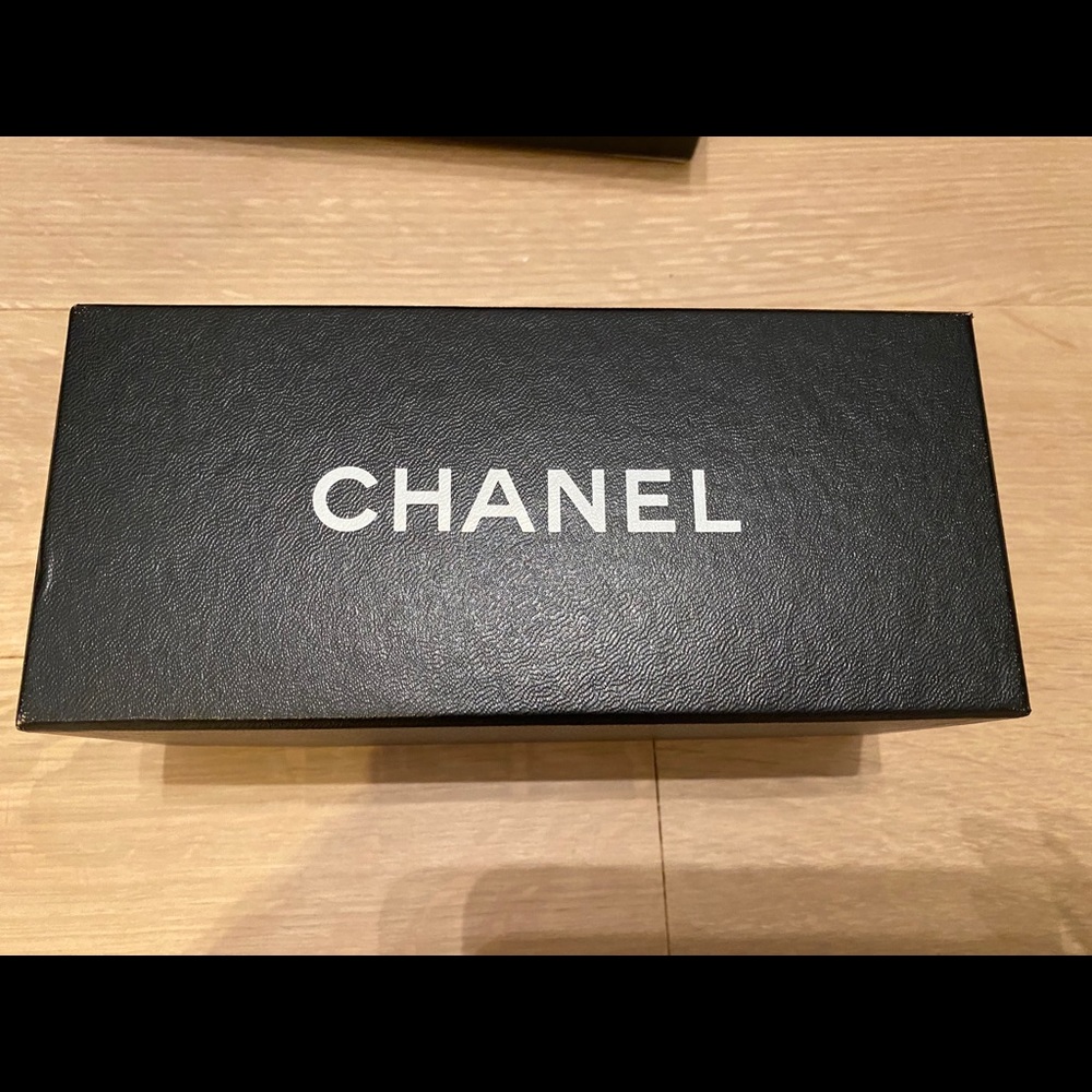 Chanel sunglasses box - Authentic